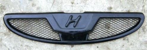 Решетка радиатора с эмблемой "VD" Hyundai Accent II купить в интернет-магазине tuning63