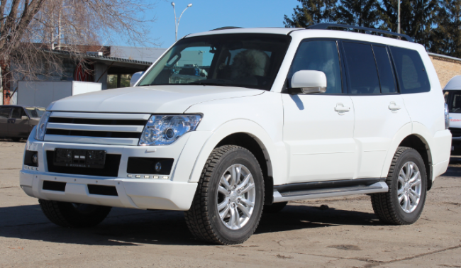 Решетка радиатора №3 "Broomer Design" Mitsubishi Pajero 4 купить в интернет-магазине tuning63